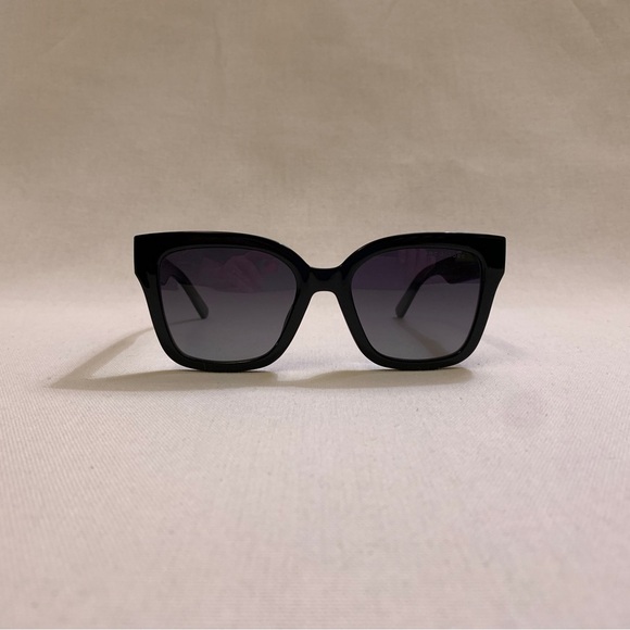 MARC JACOBS Embossed Logo Square Sunglasses — Glossy Black & Grey Gradient Lens - Picture 9 of 17